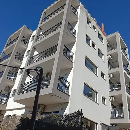Saranda With Balcony